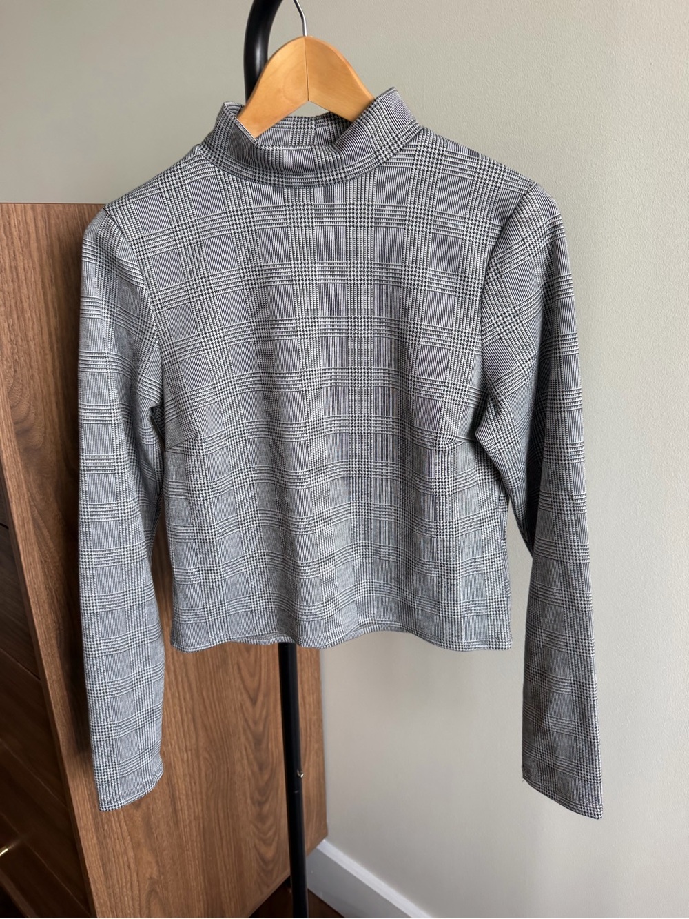 Antistar Black & White Glen Plaid Cropped Turtleneck Top Size M Black White